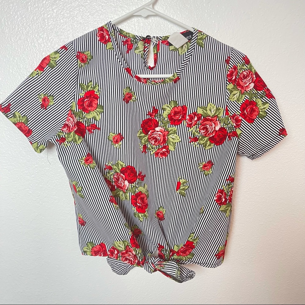 2 Tween short sleeve black and white striped blouse w/ floral design size 14/16